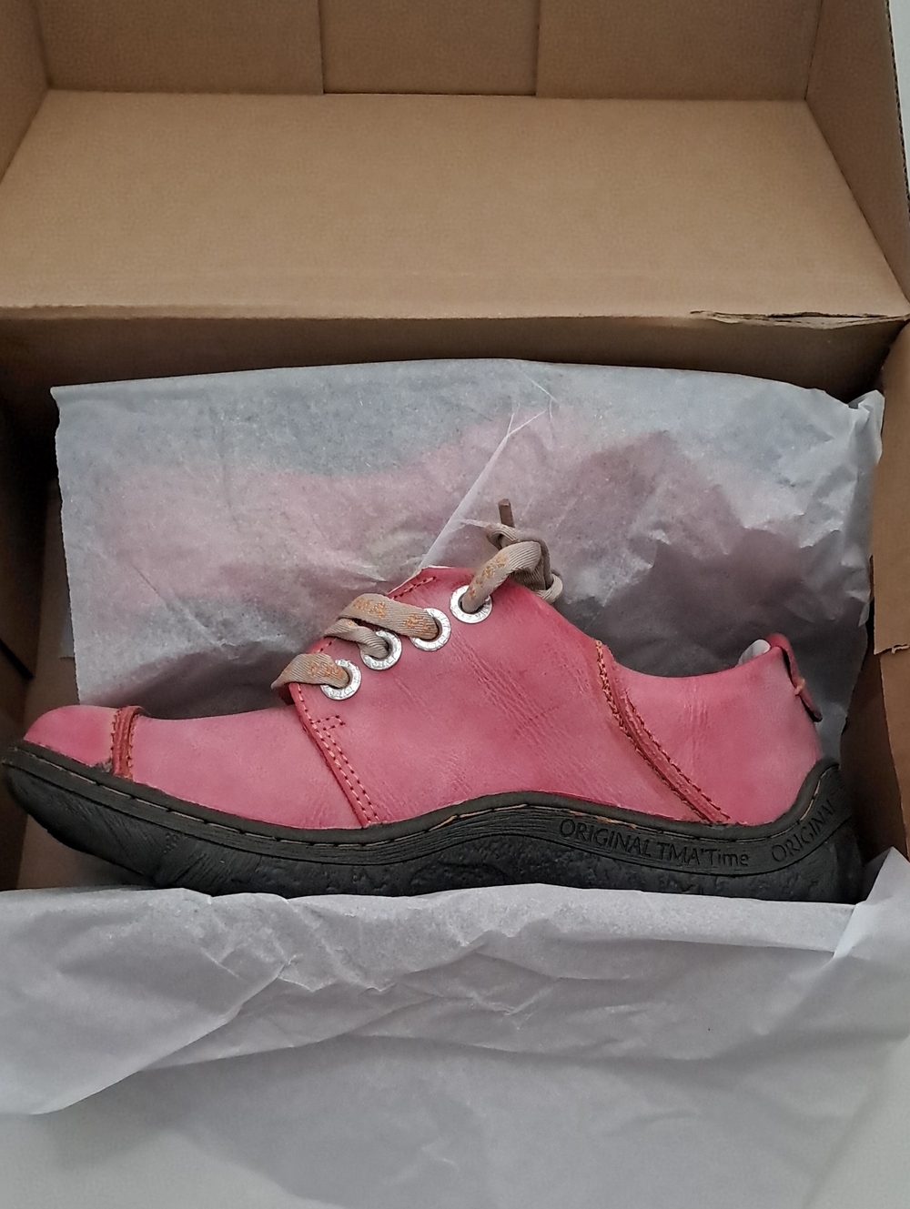 Original TMA Eyes Women's Size 6.5 Red Lace-Up Casual Leather Sneaker